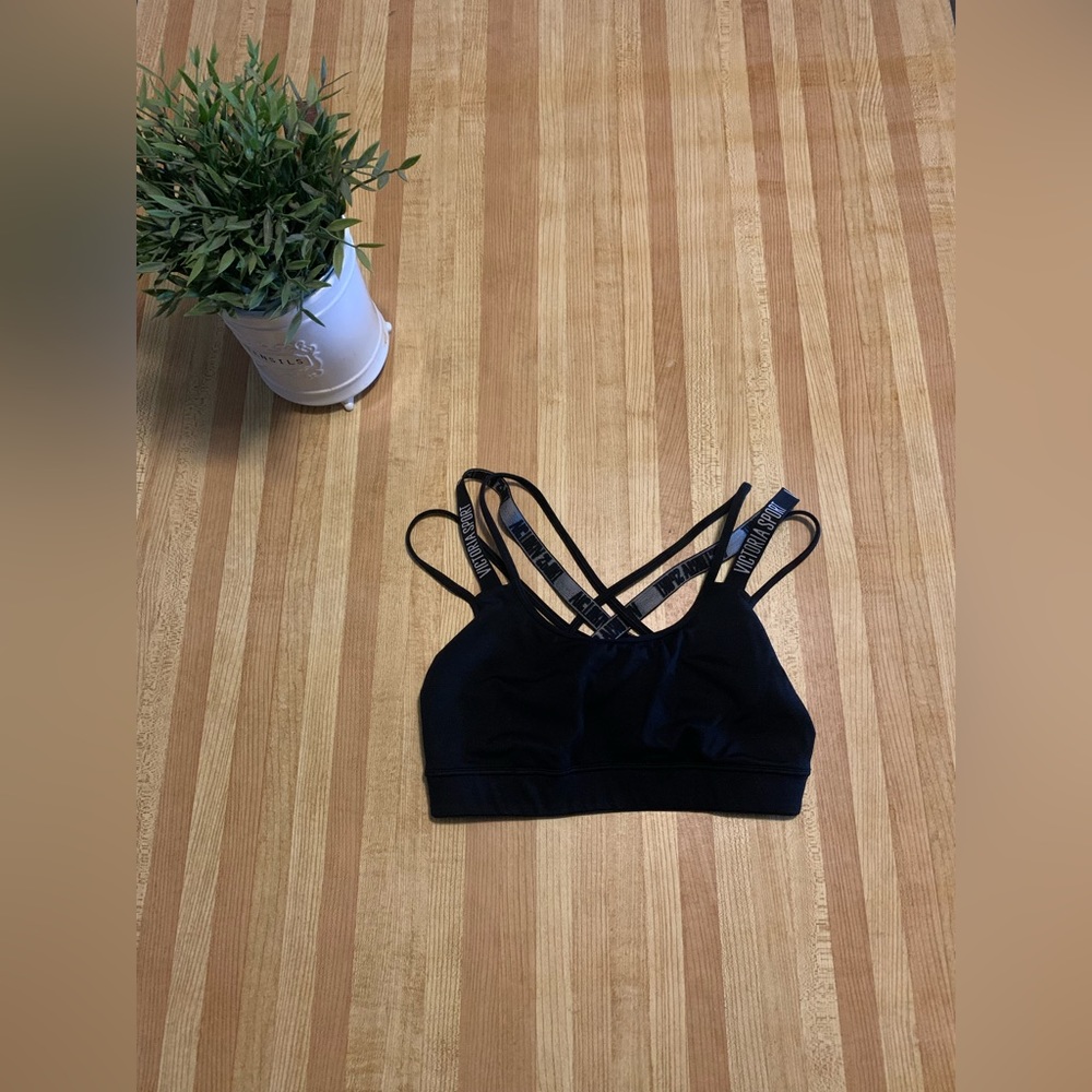 Victoria’s Secret black sports bra (S)